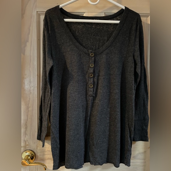 Truly Madly Deeply Long Sleeve Scoop Neck Henley Tee in Dark Gray. Women’s M - Picture 1 of 7